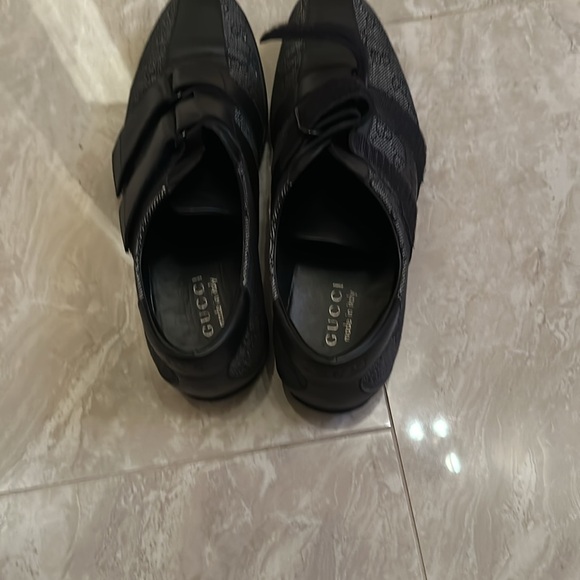 Black and gray strapped Gucci shoes in good condition - Picture 3 of 5